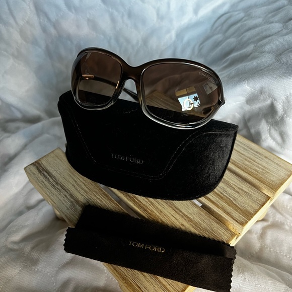 Authentic Tom Ford sunglasses. - Picture 3 of 4